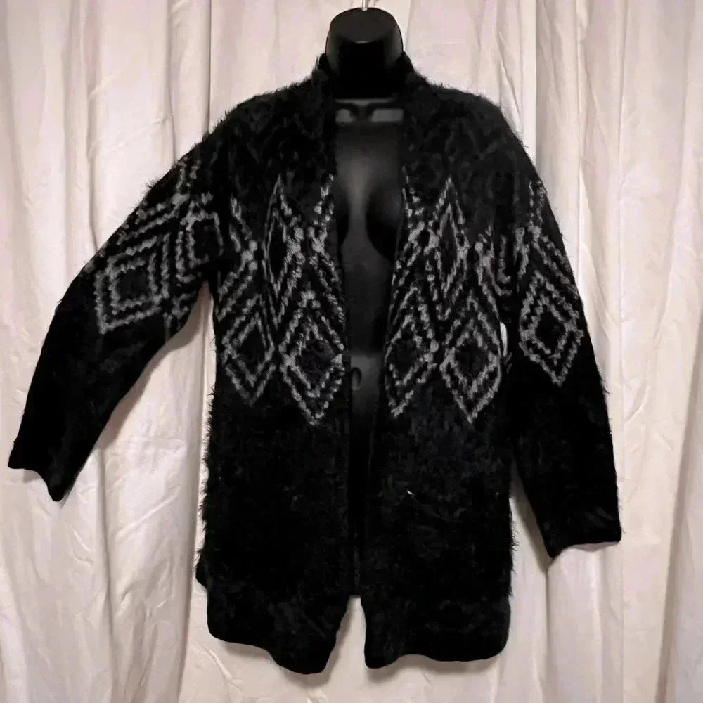 Eddie Bauer Women's Sz XL Fuzzy Gray Long Geometric Cardigan